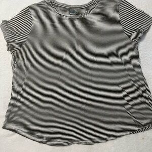 Old Navy Black and White Striped Short Sleeve Tee